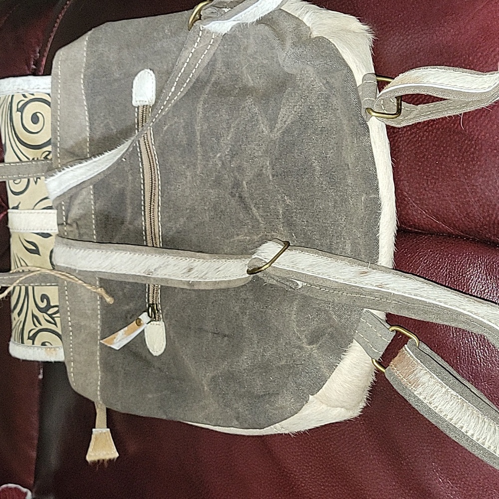 Backpack - Picture 2 of 4